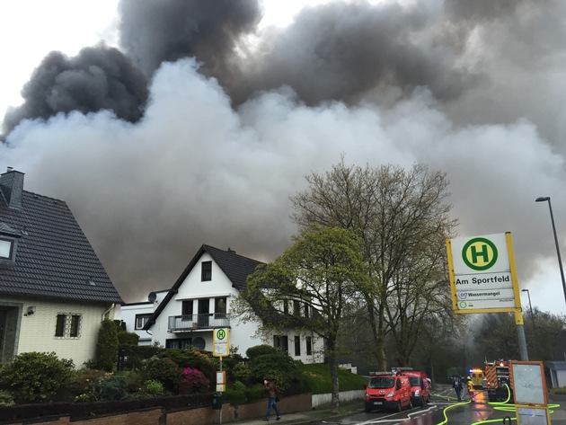 FW-Heiligenhaus: Großbrand fordert 150 Einsatzkräfte (Meldung 10/2016)