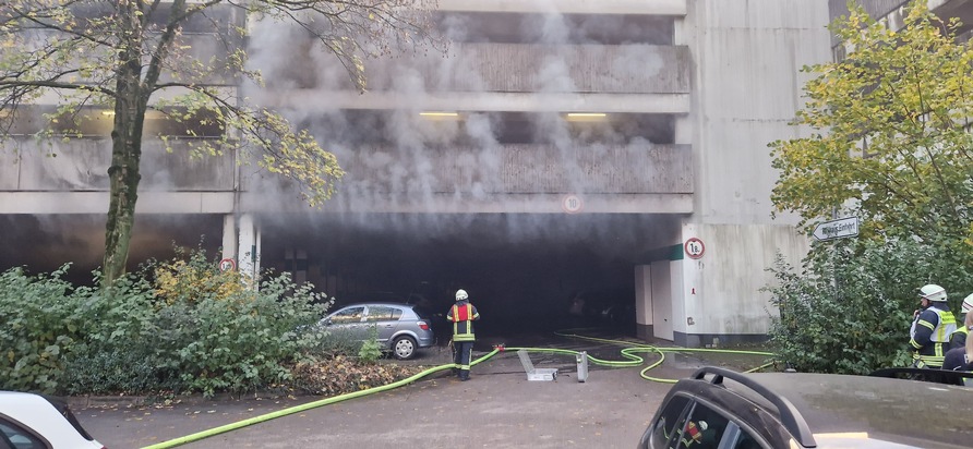 FW-MH: Fahrzeugbrand im Parkhaus des Rhein-Ruhr-Zentrums