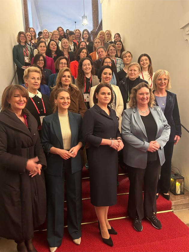 Pressemitteilung Münchner Sicherheitskonferenz: Swjatlana Zichanouskaja, belarussische Oppositionsführerin, hält die Keynote beim Women&#039;s Breakfast der Hanns-Seidel-Stiftung und der Bayerischen Staatskanzlei