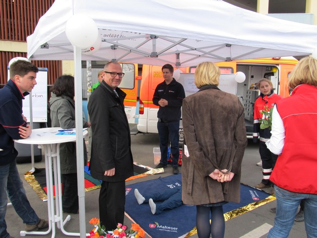 POL-GOE: Polizeipräsident Uwe Lührig besucht Erste-Hilfe-Stand der Malteser