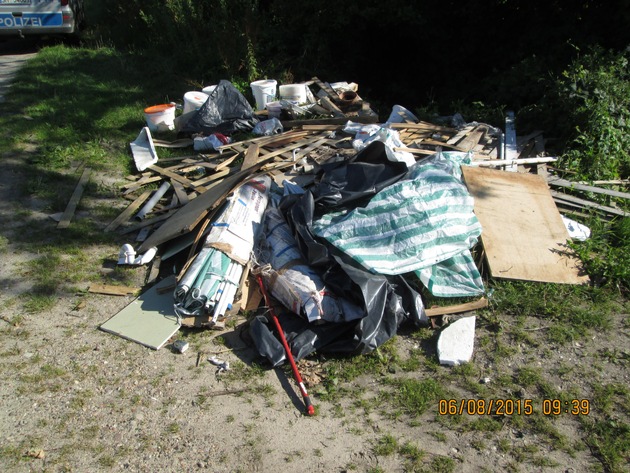 POL-SE: Müllablagerung am Wegesrand - Wer kann Hinweise geben?
