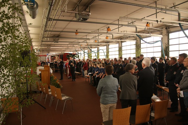 FW-OE: Festlicher Sonntag im Haus der Feuerwehr