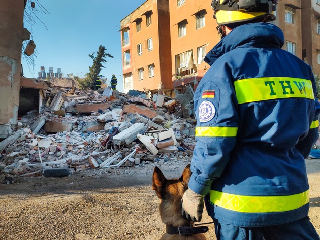 THW Bayern: Erdbeben Türkei: THW-SEEBA ermöglicht zwei Lebendrettungen nach sieben Tagen Dauereinsatz.