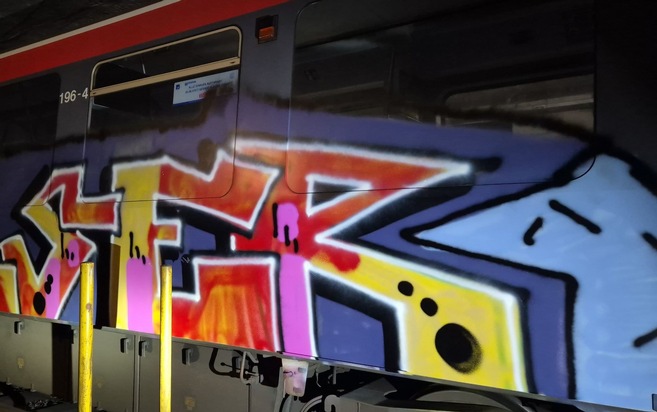 POL-SE: Norderstedt - Graffiti-Sprayer auf frischer Tat erwischt: zwei Täter festgenommen