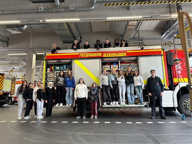 FW-LEV: Girls&#039;Day 2024: 24 Mädchen erkunden die spannende Perspektiven bei der Feuerwehr Leverkusen