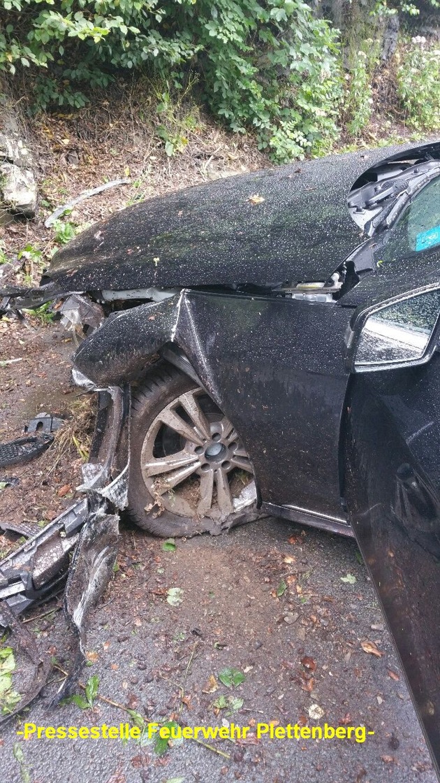 FW-PL: OT-Siesel/B236. Verkehrsunfall mit vier leicht Verletzten nach Alleinunfall