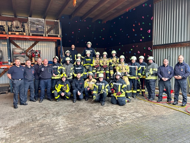 FW-EN: Erfolgreicher Abschluss des Lehrgangs "Technische Hilfe" in Herdecke