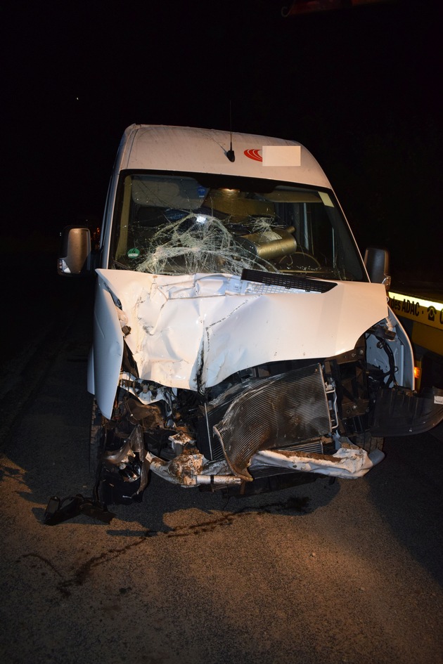 POL-STH: Schwerer Verkehrsunfall in der Baustelle der B 65 in Kobbensen