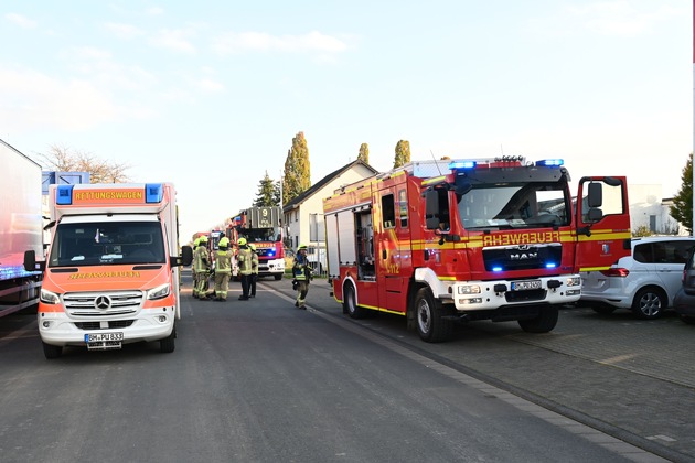 FW Pulheim: Betriebsunfall im Gewerbegebiet Brauweiler