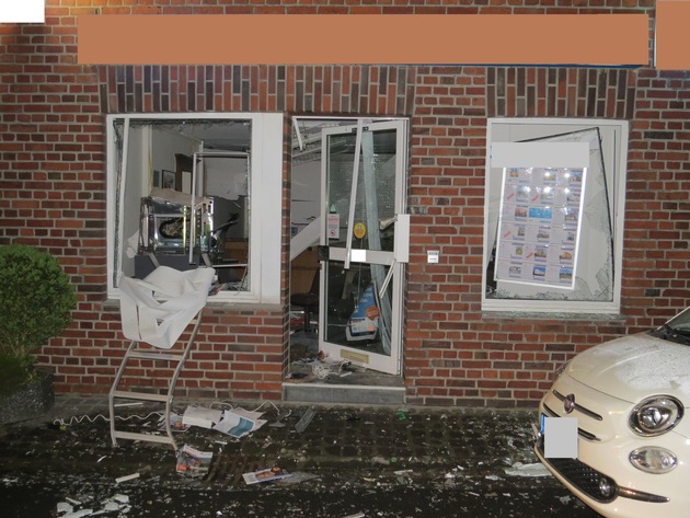 POL-DN: Geldausgabeautomat zerstört