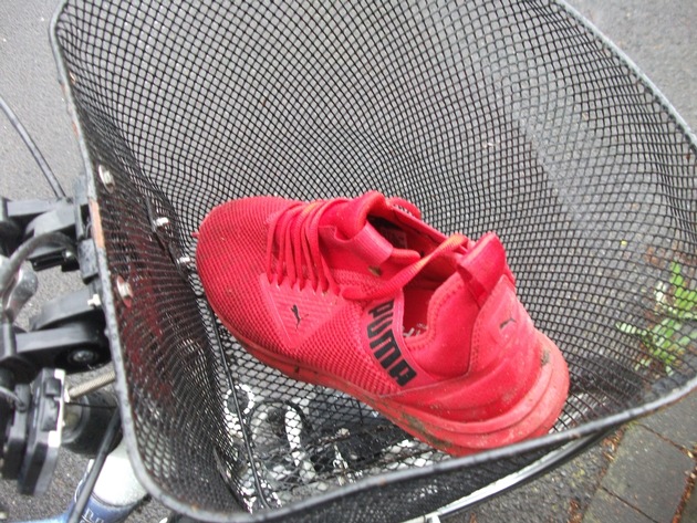 POL-NE: Polizei sucht mit verlorenem Schuh nach Angreifer