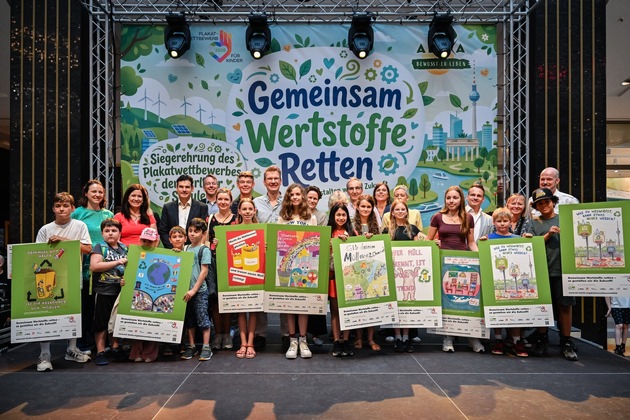 Plakatwettbewerb wirBERLIN: Gewinner*innen bei gro&szlig;er Preisverleihung im ALEXA gek&uuml;rt