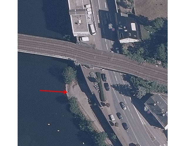 POL-PPTR: Passant findet ungefährliche Bombenattrappe unter der Grenzbrücke - Polizei sucht Zeugen
