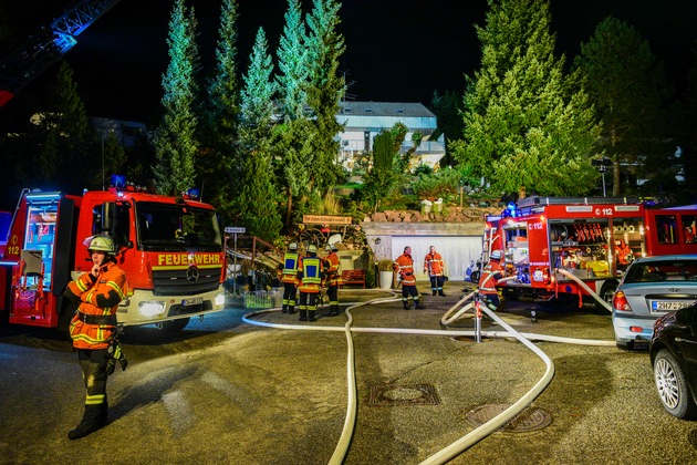 KFV-CW: Untergeschoß in Mehrfamilienhaus steht in Flammen
