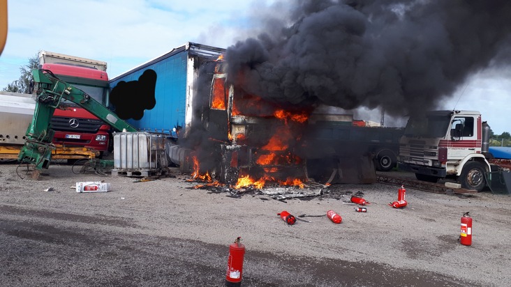 FW-ROW: LKW Brand endet glimpflich - Feuerwehr verhindert Schlimmeres
