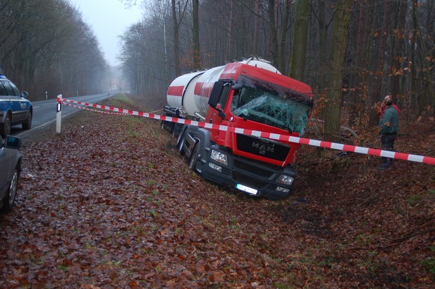 POL-STH: Verkehrsunfall mit hohem Sachschaden, 70.000 Euro