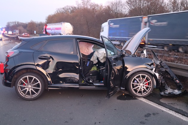 POL-BI: Betrunkener Skoda-Fahrer verursacht Unfall