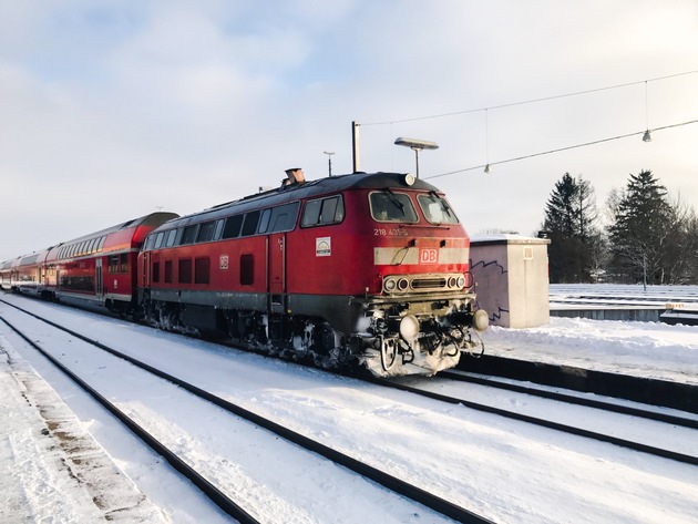 BPOLI-KN: Bahnhof Aulendorf: Streckensperrung nach Rauchentwicklung an einer Lok