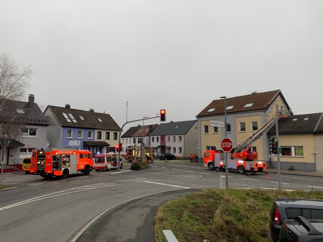 FW Menden: Brand im Gebäude an der Fröndenberger Straße (FOTO)