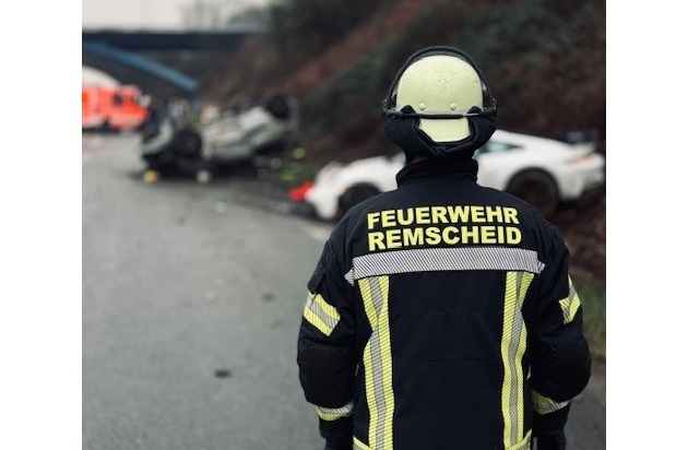 FW-RS: Schwerer Verkehrsunfall BAB1 in Richtung Köln