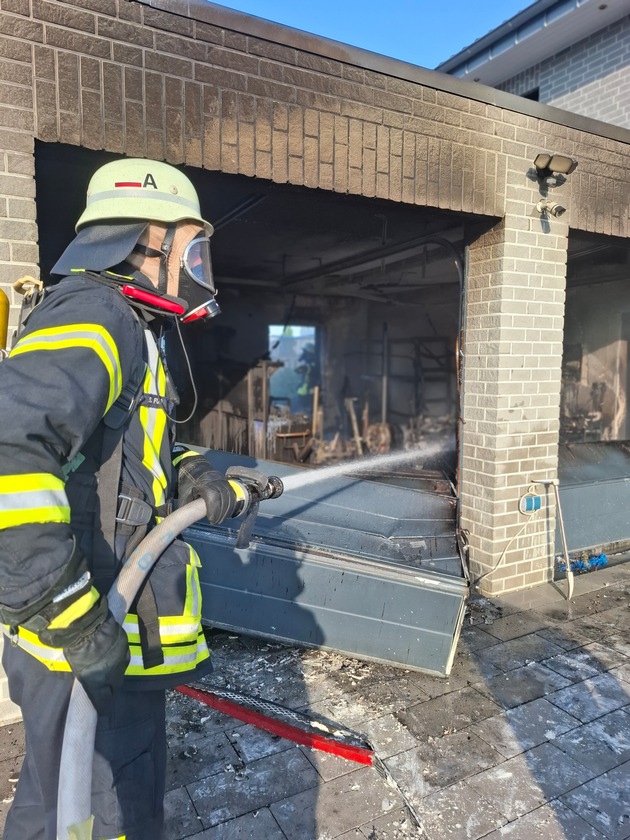 FW Kreuzau: Garagenbrand in Stockheim