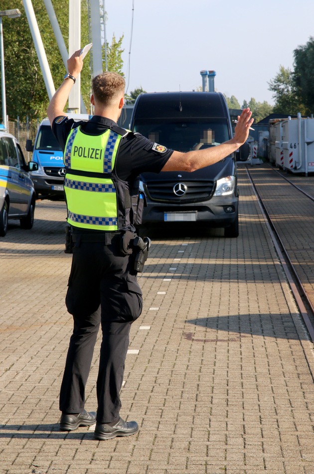 POL-Bremerhaven: Verkehrskontrollen in Bremerhaven: 47 Fahrzeuge missachten Rotlicht an Ampeln