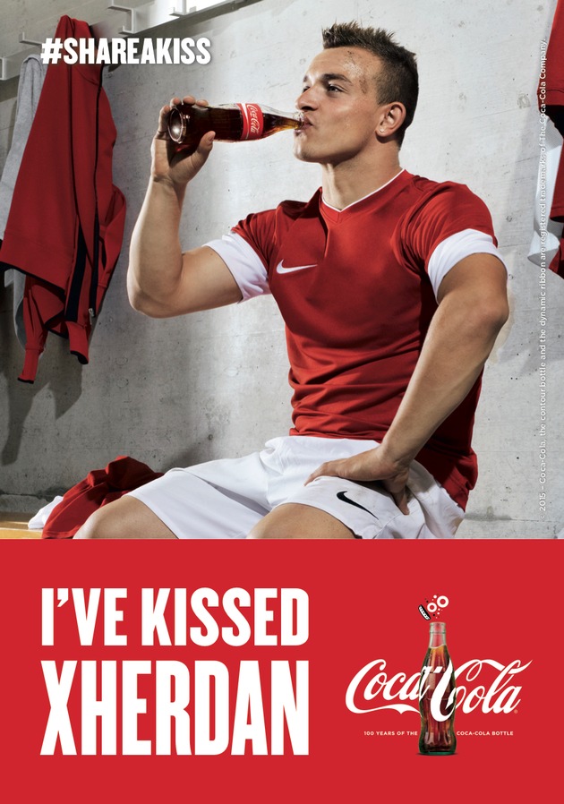 100ème anniversaire de la bouteille à contours de Coca-Cola / Les stars souhaitent un bon anniversaire à l&apos;icône de Coca-Cola