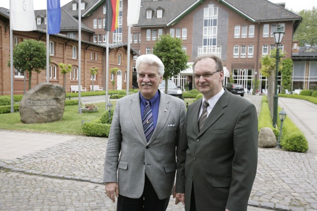 Auf Einladung von Wirtschaftsminister Haseloff: Raumfahrtwissenschaftler und NASA-Manager von Puttkamer zu Besuch in Sachsen-Anhalt