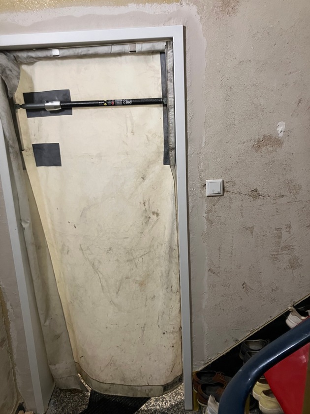 FW Ratingen: FW Ratingen: - Person aus verrauchter Wohnung gerettet