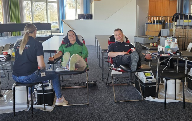 POL-CUX: 2. Blutspenden- und Typisierungsaktion verschiedener Behörden und Institutionen im Landkreis Cuxhaven - rund 130 Teilnehmende (Fotos im Anhang)