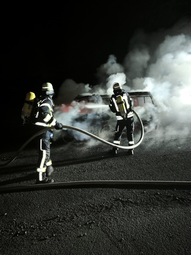 FW Celle: Fahrzeugbrand in Westercelle