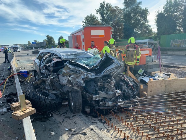 FW-BOT: Eingeklemmte Person auf der Autobahn