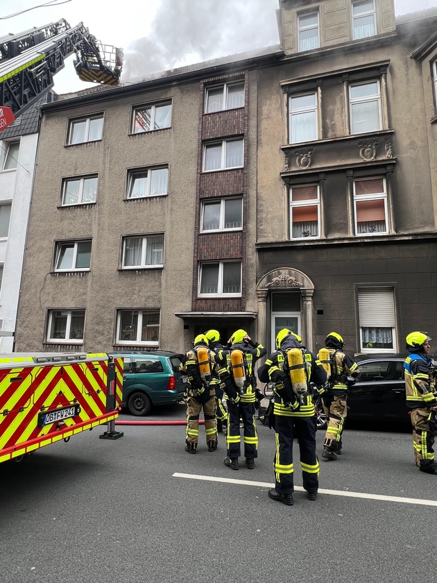 FW-OB: Brand in Mehrfamilienhaus - Feuerwehr verhindert Schlimmeres
