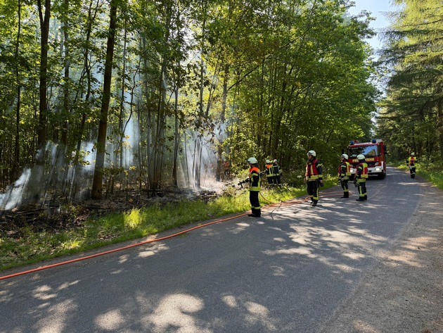 FW-ROW: Wald gerät in Brand in Kirchtimke