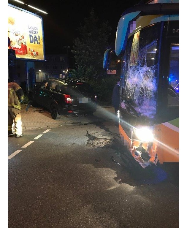 POL-PPWP: Unfall mit Bus - Vier Verletzte