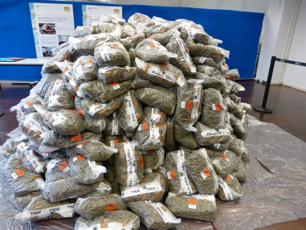 ZOLL-M: Gemeinsame Pressemitteilung der Generalzolldirektion und der Staatsanwaltschaft Hof / Anklageerhebung wegen Einfuhr von über 500 kg Marihuana