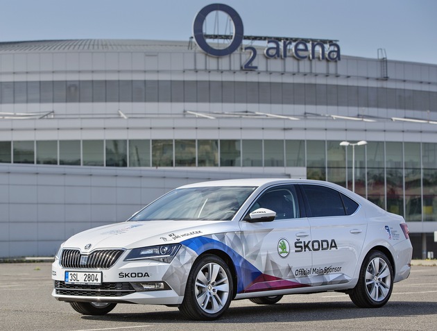 Heimspiel: Der neue SKODA Superb ist automobiles Flaggschiff der IIHF Eishockey-Weltmeisterschaft in Tschechien (FOTO)