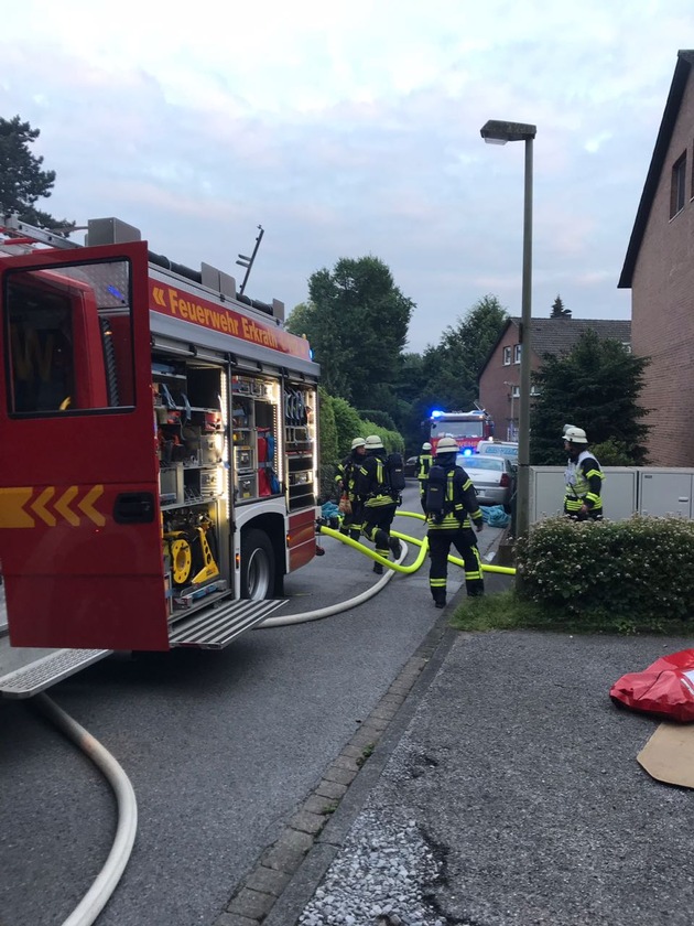 FW-Erkrath: Wohnung in Vollbrand - Eine verletzte Person