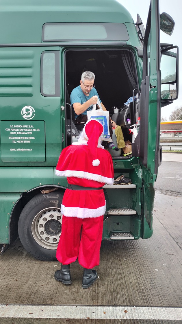 POL-WL: Fernfahrerstammtisch unterstützt Weihnachtsaktion von DocStop e.V., der medizinischen Unterwegsversorgung von Lkw-Fahrern/Innen