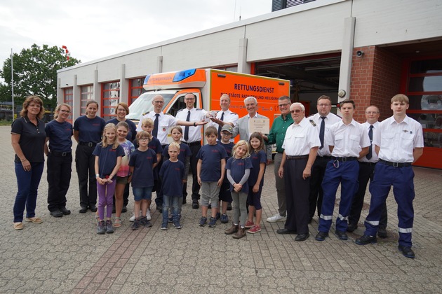 FW-Heiligenhaus: Feuerwehr Heiligenhaus spendet für verletzte Ratinger Einsatzkräfte