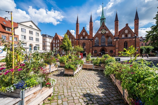 Einladung zum Pressetermin Er&ouml;ffnung L&Uuml;BECKER SOMMERGARTEN