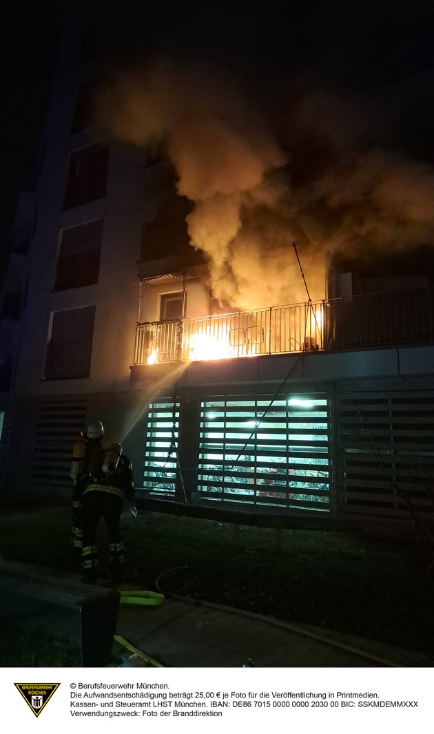 FW-M: Flammen auf dem Balkon (Aubing)