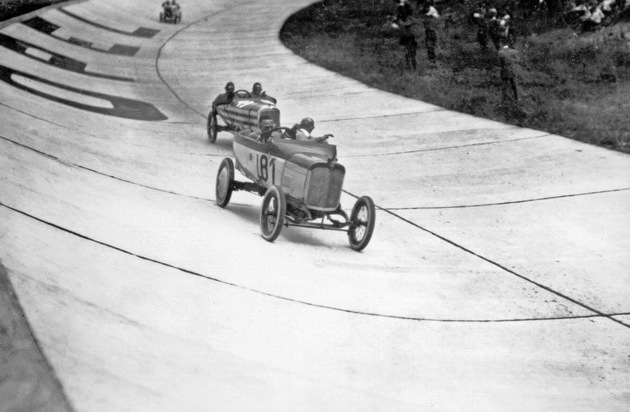 Opel Automobile GmbH: Vor 100 Jahren: Großer Motorsport auf der Opel-Rennbahn