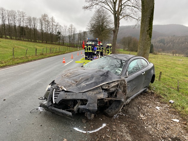 FF Olsberg: Verkehrsunfall auf der L743 in Olsberg. Straße zeitweise voll gesperrt.