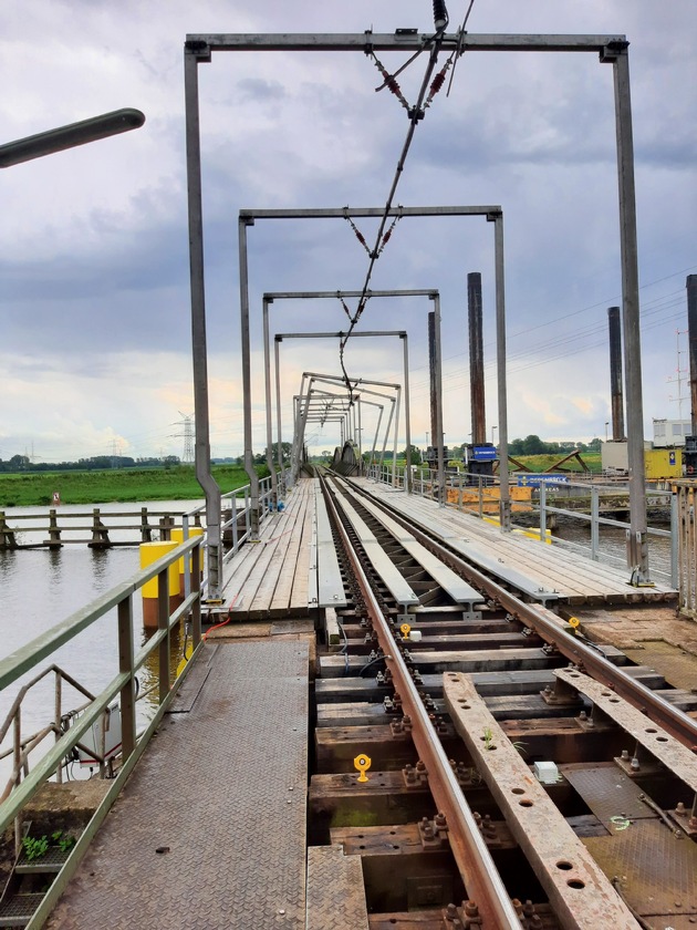 WSPI-OLD: Erneuter Zusammenstoß eines Binnenschiffes mit der Eisenbahnbrücke Elsfleth
