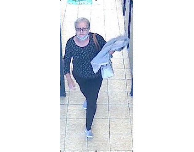 POL-BN: Foto-Fahndung: Mutmaßliche Taschendiebin entwendete Geldbörse im Supermarkt - Wer kennt diese Frau?