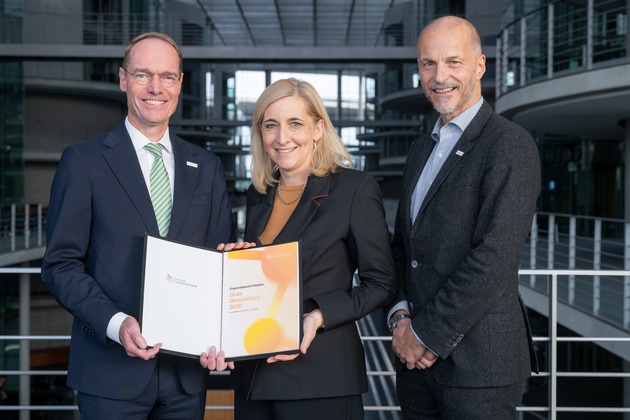 Tag der Gesundheitsversorgung 2025: Initiative Gute Gesundheit 2030 überreicht Ergebnisbericht an Bundesgesundheitsministerin Nina Warken und zeigt Wege für ein zukunftsfähiges Gesundheitssystem auf