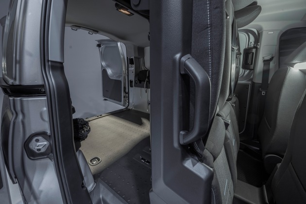 Ford Pro präsentiert den neuen Transit Connect mit Plug-in-Hybridantrieb