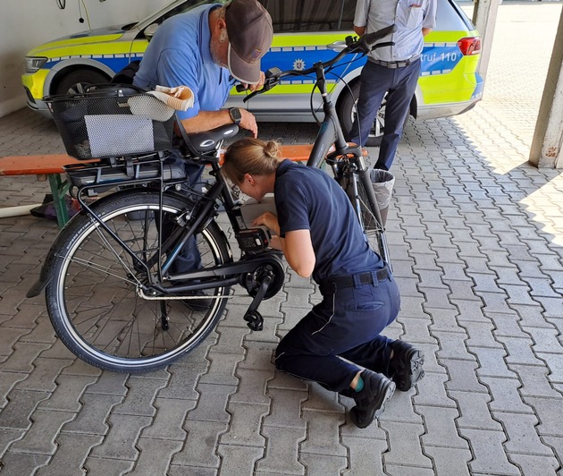 POL-DA: Lampertheim: Polizei codiert 92 Fahrräder