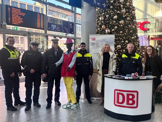 BPOL NRW: Gemeinsam gegen Eigentumskriminalität - Präventionsteams von Polizei, Bundespolizei und Deutscher Bahn informieren